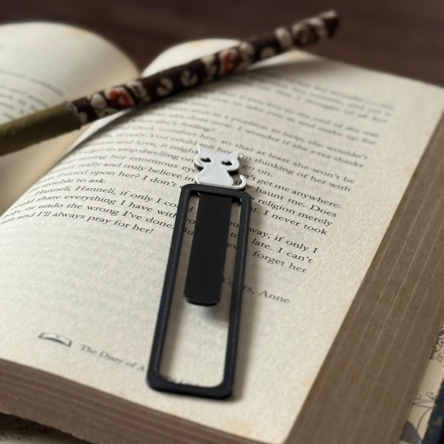 Kitten White – Black & White Cat Bookmark for Book Lovers