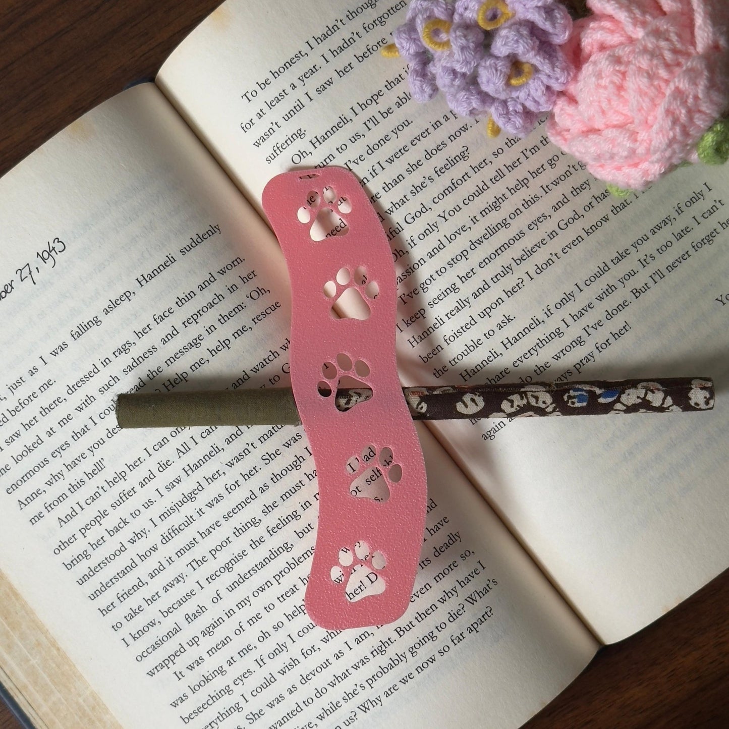 Paw - some bookmark - the3dpenguin