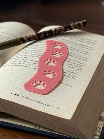 Paw - some bookmark - the3dpenguin