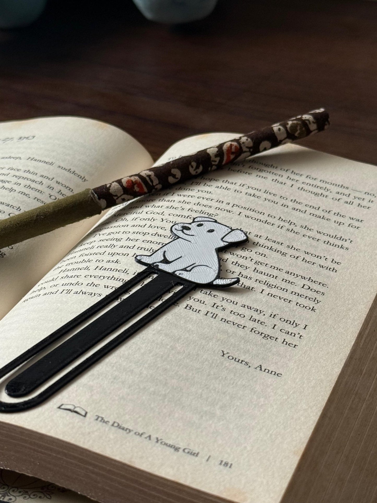 Puppy Bookmark – A Little Joy Between the Pages - the3dpenguin